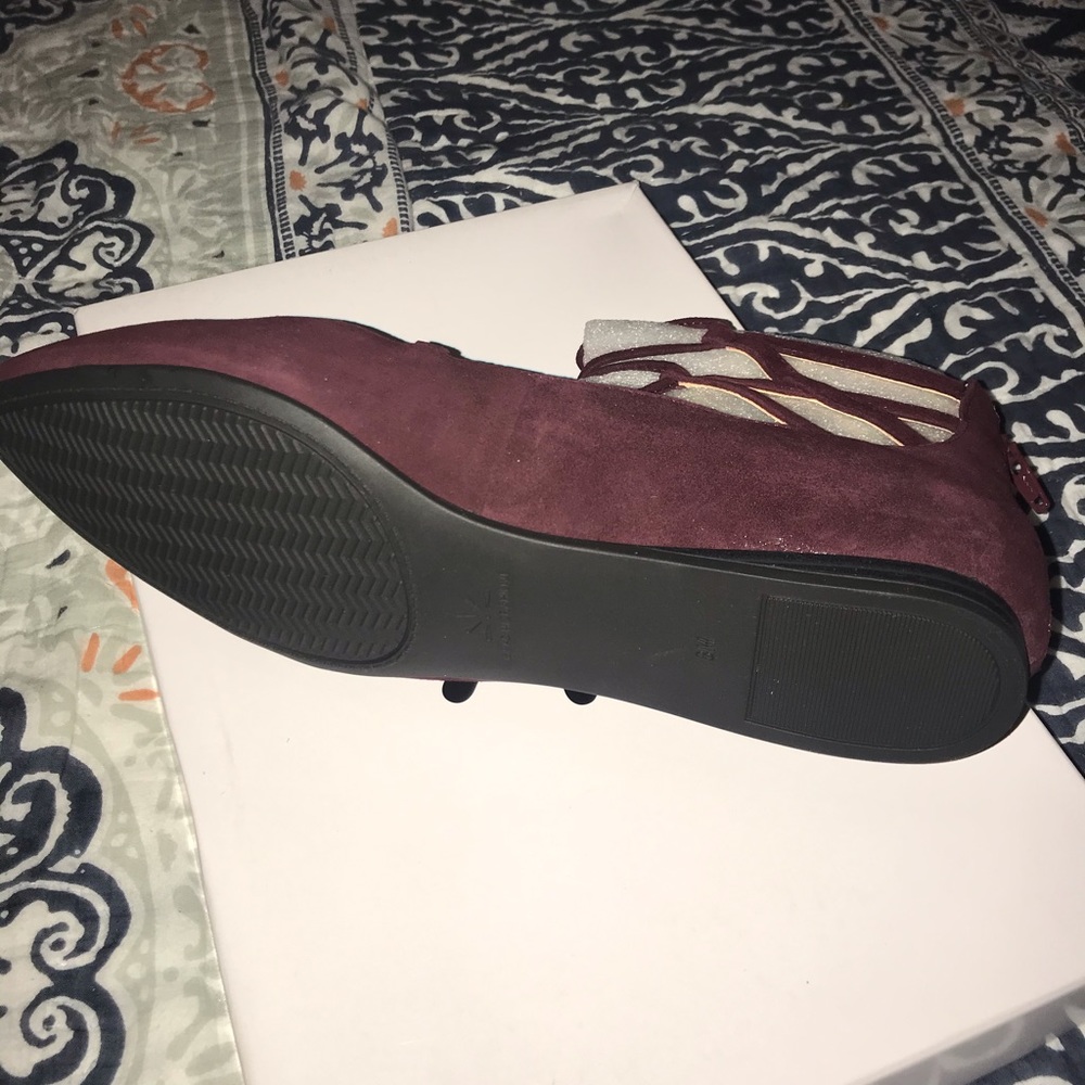 NEW!! Isaac Mizrahi Red suede flats - Picture 5 of 6